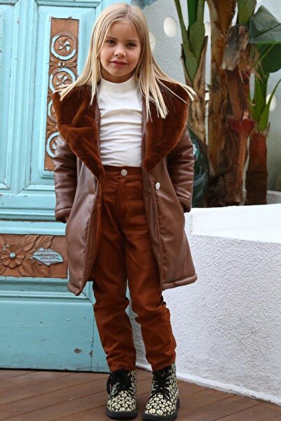 Riccotarz طقم معطف علوي وسفلي من الجلد البني مزين بأزرار حجرية وياقة من الفرو...