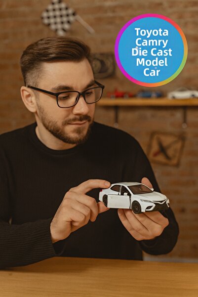 TOYFEST Far East Series Toyota Camry White Opening Doors Diecast Pull Drop Metal Model Car 11 cm 1:32