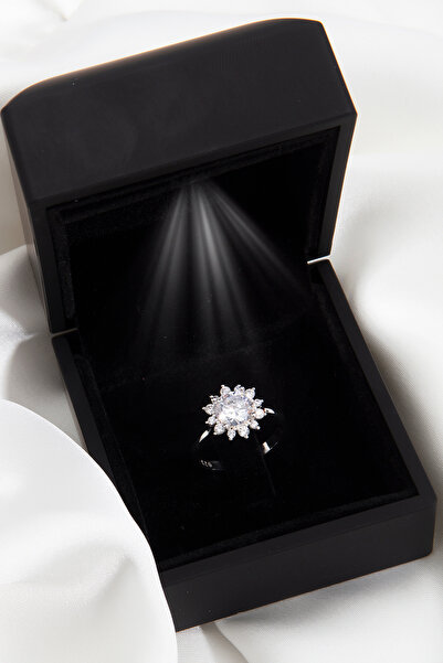 SARIASLAN Işıklı Kutuda Pırlanta Model Lotus Çiçeği Kadın Gümüş Yüzük