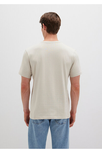 Mavi Graues T-Shirt mit Logo-Print, normale Passform / normaler Schnitt 0610943-70144