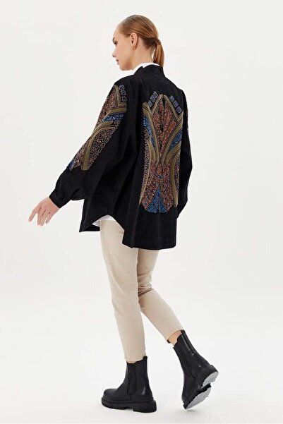 MODAJİN كيمونو أسود بأكمام وتفاصيل مطرزة على الظهر