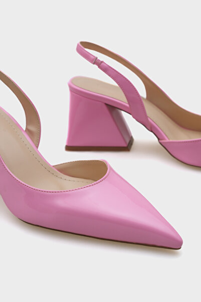 Capone Outfitters Dámské boty Robby Open Back Pointed Toe na středním podpatku z lakované kůže