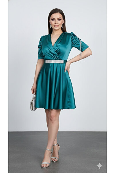 CAREZZA Σατέν Φόρεμα με Στριγμένο Μανίκι και Πέτρινη Αλυσίδα - Σμαραγδένιο