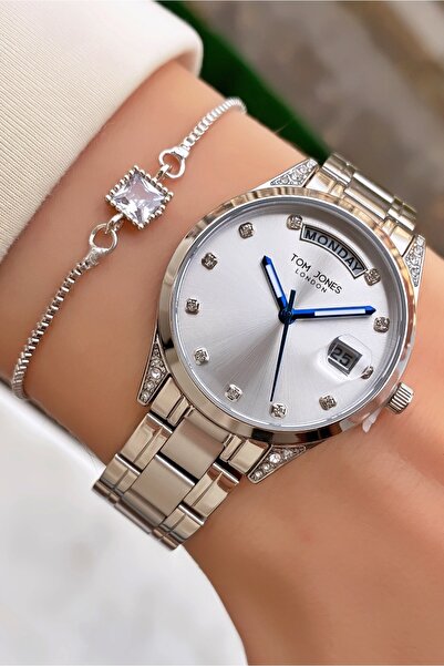 Tom Jones ساعة يد نسائية فضية اللون مع سوار هدية