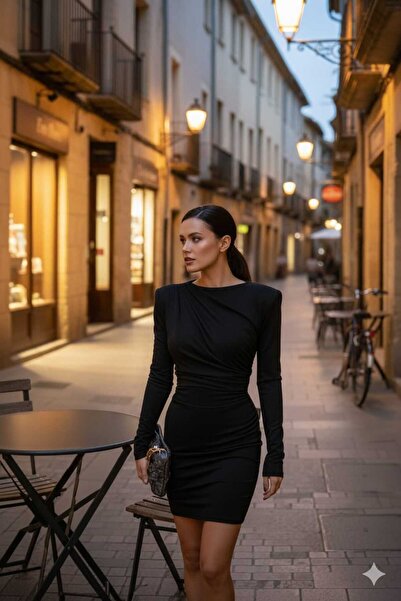 Butik Omuz ve Bel Büzgülü Elbise