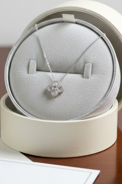 Birmem Kadın Baget Zirkon Taşlı Yonca Figürlü Gümüş Rengi Çelik Kolye