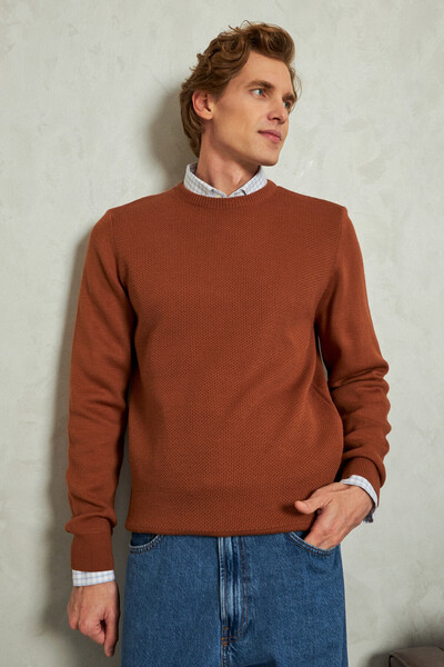 Çizgi Triko سترة رجالية بياقة دائرية من التريكو بنسيج خلية النحل بلون واحد وت...