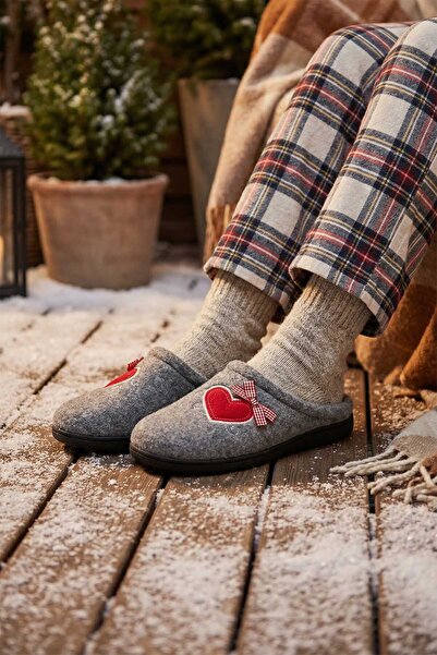 GEZER Kışlık Kadın Ev Bahçe Comfort Taban Nakışlı Kalp Desenli Keçe Terlik