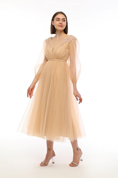 Asees Vysnívané tylové večerné šaty s perlami a detailom aplikácie