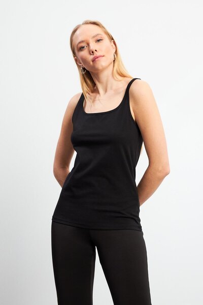 VENA Women's Marci Slim Fit Tank Top - Black