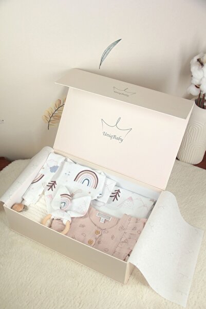 Uniq Baby Pudra Gökkuşağı Desenli %100 Pamuk 7 Parça Yenidoğan Bebek Hediye Kutusu – Pike, Müslin Set ve Tulum