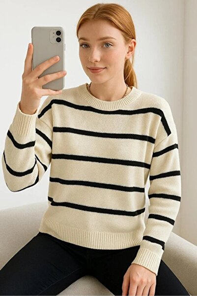 Fashion Friends سترة نسائية بياقة دائرية مخططة باللون البيج 25K0093K1