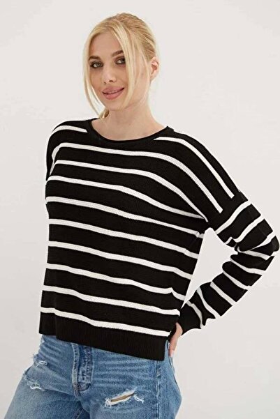 Fashion Friends Άνετο γυναικείο πουλόβερ με ριγέ μαύρο λαιμόκοψη 25K0477K1