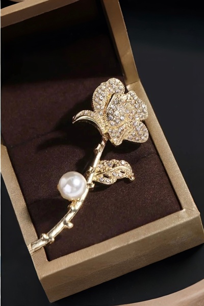 model aksesuar Gül Motifli Lüks  Zirkon Taşlı İnci Detaylı Broş