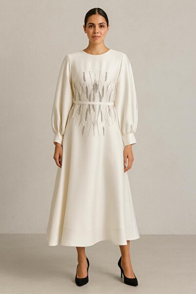 Kayra فستان سهرة مطرز بحجر الساتان