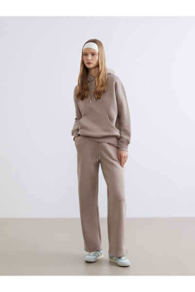 LC Waikiki بنطال رياضي نسائي سميك ذو أرجل واسعة وحزام خصر مطاطي باللون البني ...