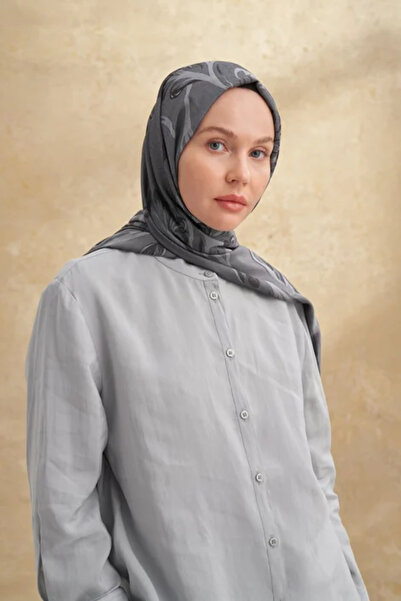 ARMANDA شال أسود بنمط باروك من الخيزران