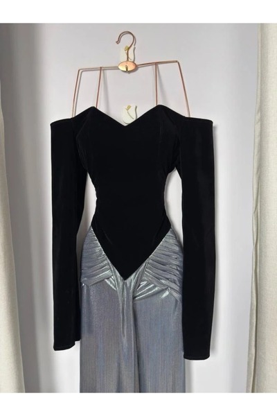 ADORA Luxurious evening dress with sleeves