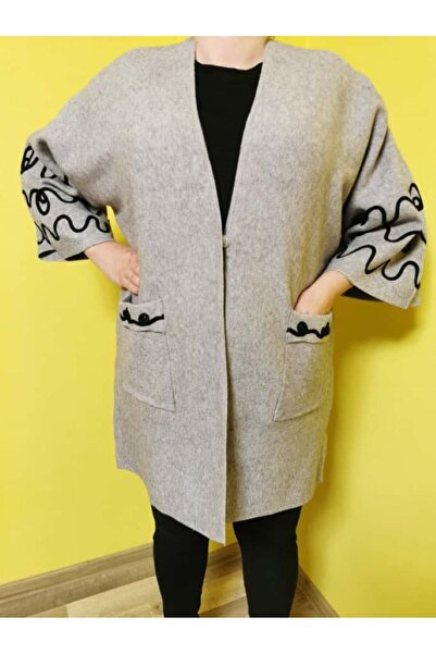 Cardigan oversized with artistic embroidery