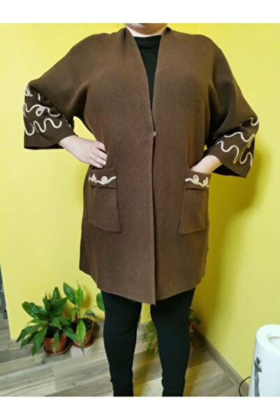 Cardigan oversized with artistic embroidery