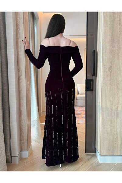 Generic A velvet evening gown with a side slit and pearl embroidery.