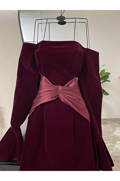 Generic 'Queen of Winter' velvet dress with wide sleeves and a crisscross waist detail.