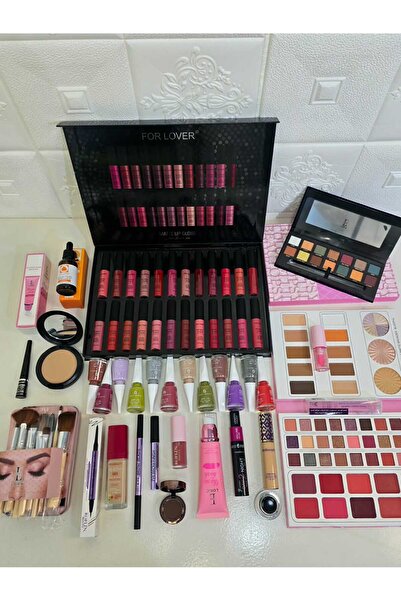 FOR LOVER A complete luxury makeup kit, a comprehensive set for everything the modern woman needs.