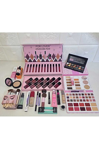 FOR LOVER A luxurious makeup kit that includes everything you need for complete beauty in one place