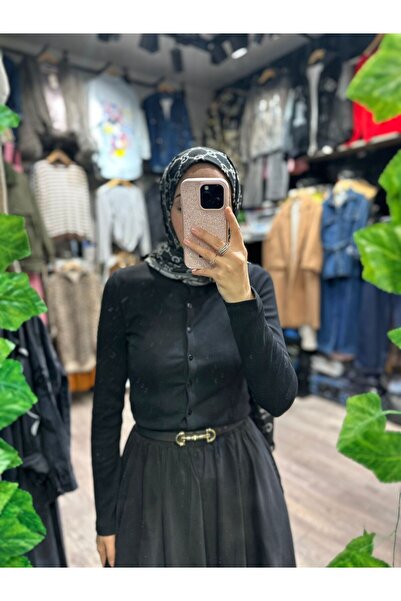 huhu Buttoned Crop Cardigan