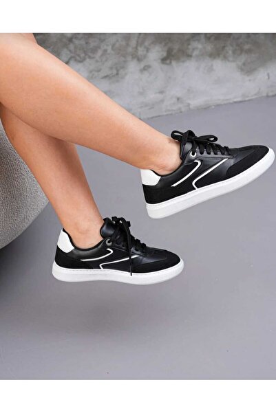 Kadın Sneaker Bağcıklı Düz Taban Siyah Beyaz Spor Ayakkabı