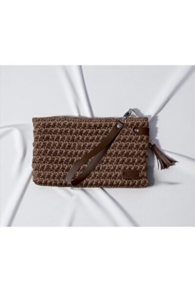 Nuggita Γυναικεία χειροποίητη τσάντα clutch σε καφέ χρώμα με σχέδιο αστεριών