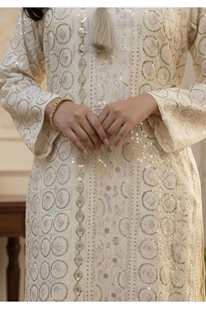 ISHRAQAT AL-AMAL A kaftan or jalabiya fully embroidered with gold circles
