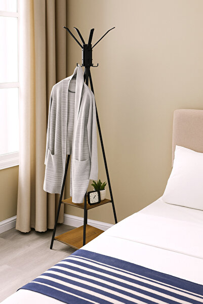 SADANHOME A modern and durable floor-standing clothes rack for easy organization of your belongings.
