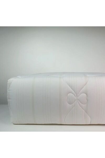 Reiashn Hotel-style striped summer double bedspread in off-white color