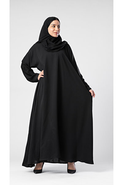 outline Black abaya with a closed flared cut
