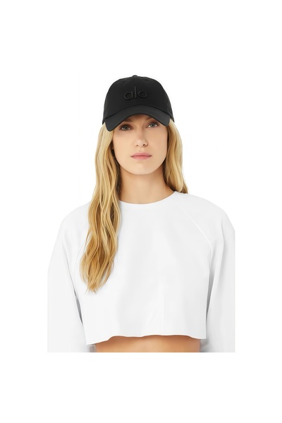 Alo wears a cap when he travels