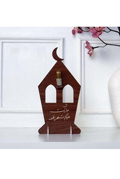 Story of candle رمضان: توزيعة خشبية مع مسك الطهارة، بعبارة "مبارك عليكم الشهر...