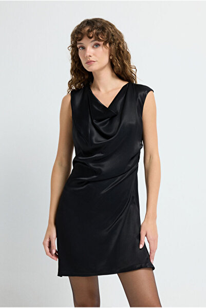 adL Bağlama Detaylı Saten Elbise