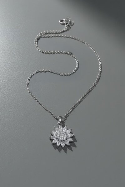 Karakedi قلادة ديزي من الحجر الفضي