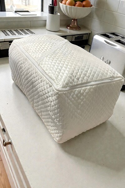 Vijdan Life Saten Güpürlü Fermuarlı Yastık Hurcu 60×40×30 – Çeyizlik & Dayanıklı Depolama Hurcu