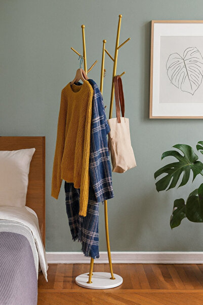 SADANHOME A modern and durable floor-standing clothes rack for easy organization of your belongings.
