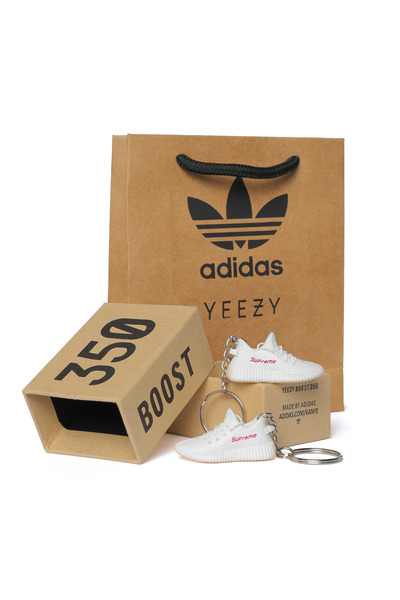 YEEZY Boost 350 V2 x Supreme Set Brelocuri, Cutie si Punga