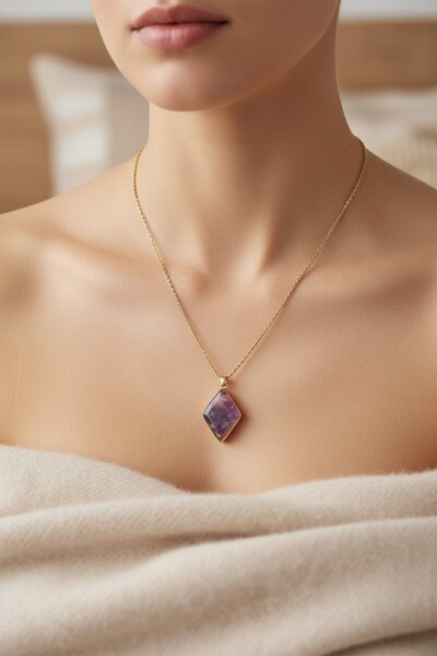 Pisidesa قلادة من حجر الجمشت والإيبوكسي - تصميم فني بنمط البقلاوة من الفولاذ ...