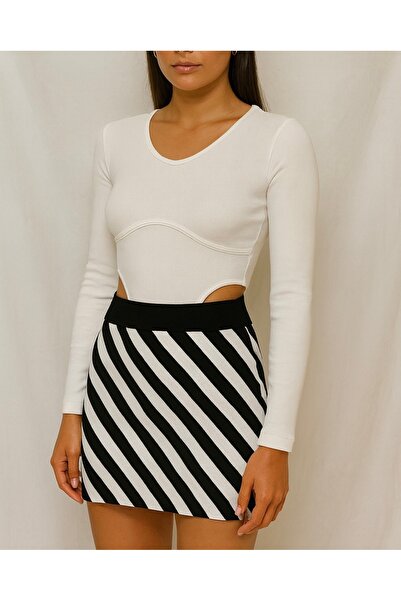 obelleatelier Obelle- Cut-Out Detailed Long Sleeve Ribbed Crop Blouse