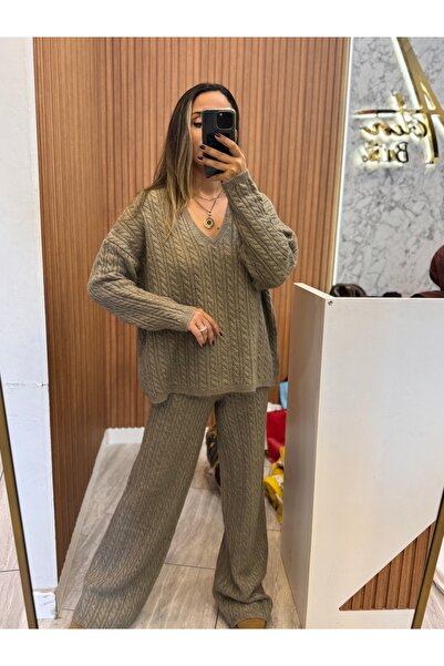 Rozella Butik طقم تريكو برقبة على شكل حرف V