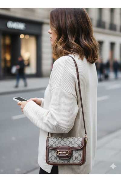 Generic A classic-style shoulder bag in brown with metallic details, giving a sophisticated and harmonious look.