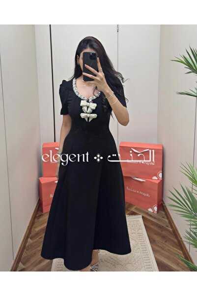 Elegent Luxurious black midi dress with crystal embellishments and elegant sh...