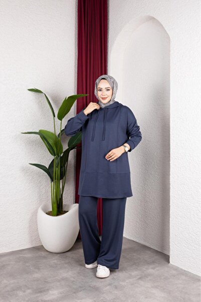 Rema طقم مكون من قطعتين: بنطلون بقصة مريحة وتفاصيل كابوتشون، وحزام خصر مطاطي