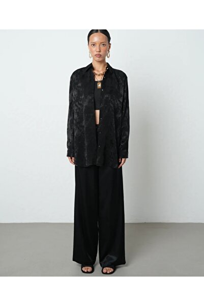 Döşemealtı Aura Moda Jakarlı saten gömlek