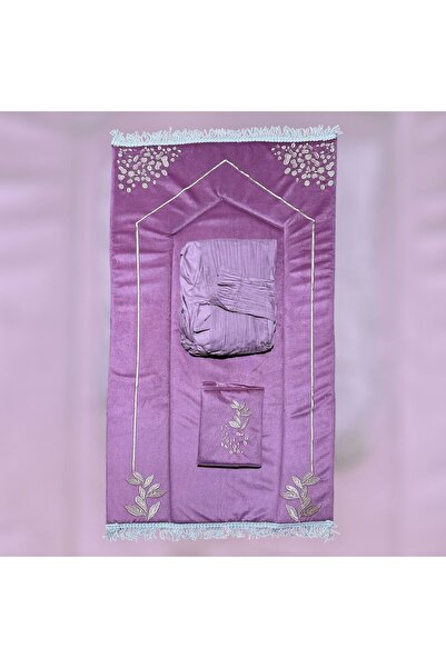 FABRIC سجادة صلاة بلون بنفسجي فاتح مع طقم مميز بخامة ناعمة وتطريز جميل ومتناغم